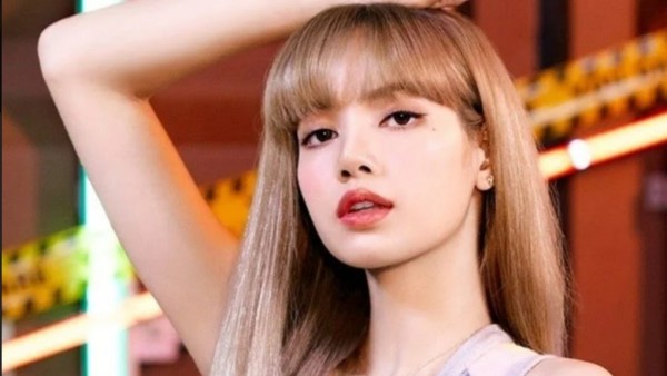 Lisa Blackpink (net)-1633777160