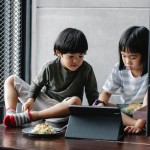 Ilustrasi - anak sedang bermain game online di gawai (ANTARA/Pexels)-1677814383