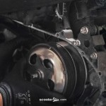 Mekanik sedang memperbaiki Vespa konsumen Scooter VIP. (ANTARA/HO/Scooter VIP)-1682053294