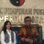 Sekretaris Jenderal PDIP Hasto Kristiyanto ditemui di Kantor DPP PDIP Jakarta, Jumat (22/12/2023). (Antara/Devi Nindy)-1703238300