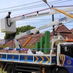 Ilustrasi - Petugas Dishub saat melakukan pemasangan JPU (ANTARA/Azmi)-1704284832