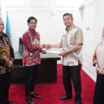 Pemprov Sulsel serahkan SK Penjabat Sekda Kota Makassar-1704354787