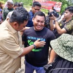 Petani milenial dan Pj Gubernur Sulsel tanam pisang cavendish di Lutim-1704367584