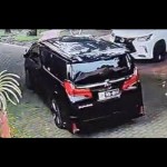 Mobil Alphard-1714456947