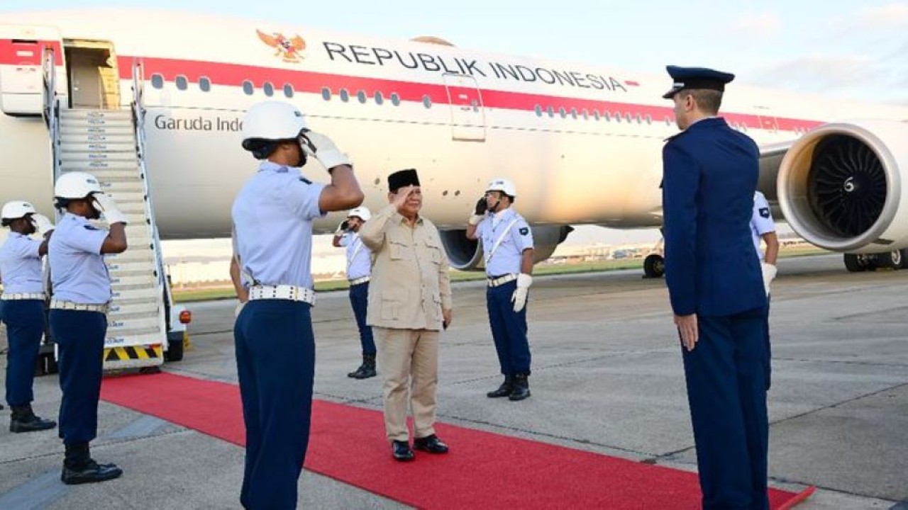 Tiba di Rio de Janeiro untuk Hadiri KTT BRICS, Presiden Prabowo Subianto Disambut Upacara Kehormatan Militer (Sekretariat Presiden)