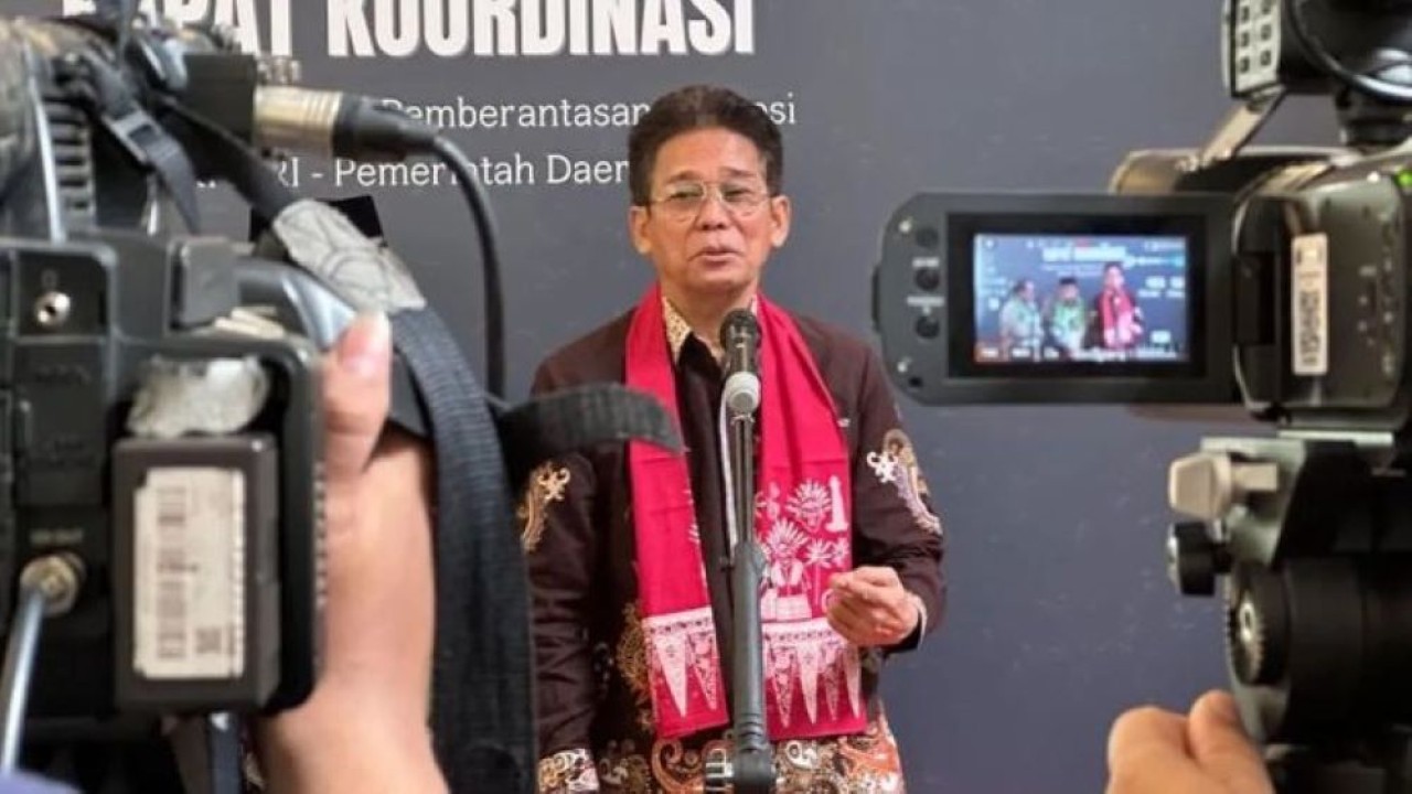 Wakil Ketua Komisi Pemberantasan Korupsi Johanis Tanak saat memberikan keterangan di kawasan Ancol, Jakarta, Kamis, 10 Juli 2025. (Antara)