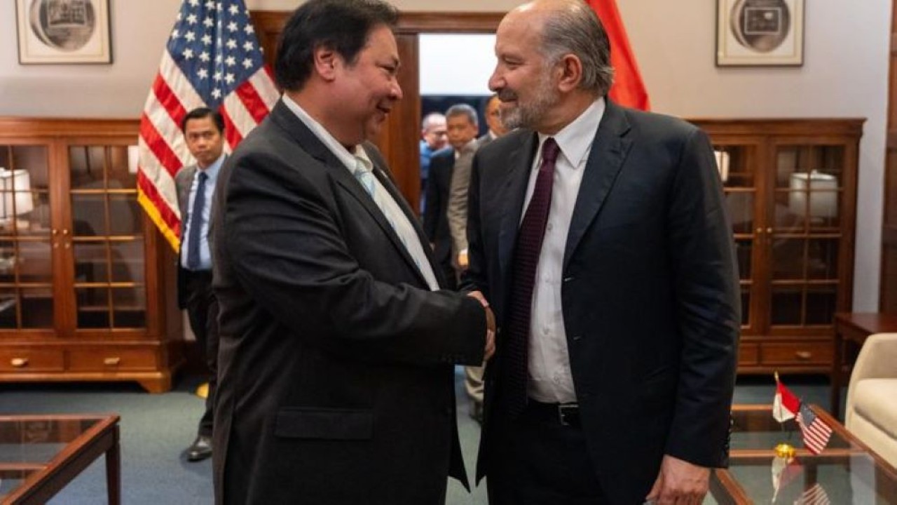 Delegasi Pemerintah Indonesia yang dipimpin oleh Menteri Koordinator Bidang Perekonomian Airlangga Hartarto melaksanakan pertemuan dengan U.S. Secretary of Commerce Howard Lutnick dan United States Trade Representative Jamieson Greer, Rabu, 9 Juli 20/ Foto: Kemenko Bidang Perekonomian)