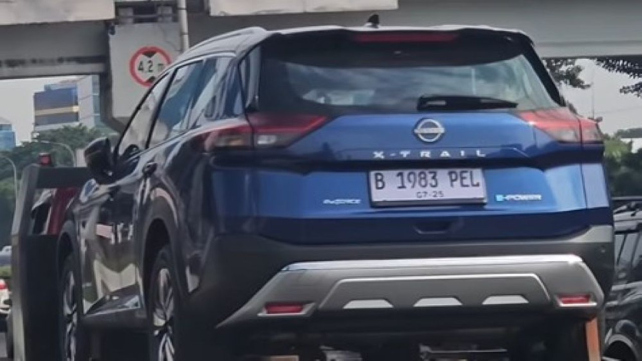 Nissan X-Trail generasi terbaru tertangkap kamera tanpa balutan kamuflase. (Foto: Instagram @lugnutz_aj)