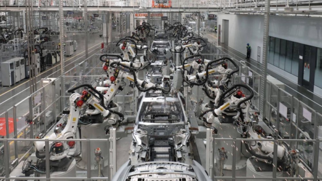 Proses produksi kendaraan listrik di pabrik Xiaomi. (Foto: Xiaomi via CarNewsChina)
