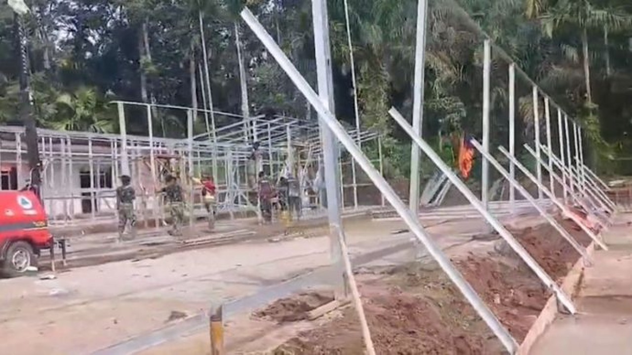 Rangka mulai terpasang, progres pembangunan hunian sementara di Sumbar makin terlihat (Dok: NTVNews.id)