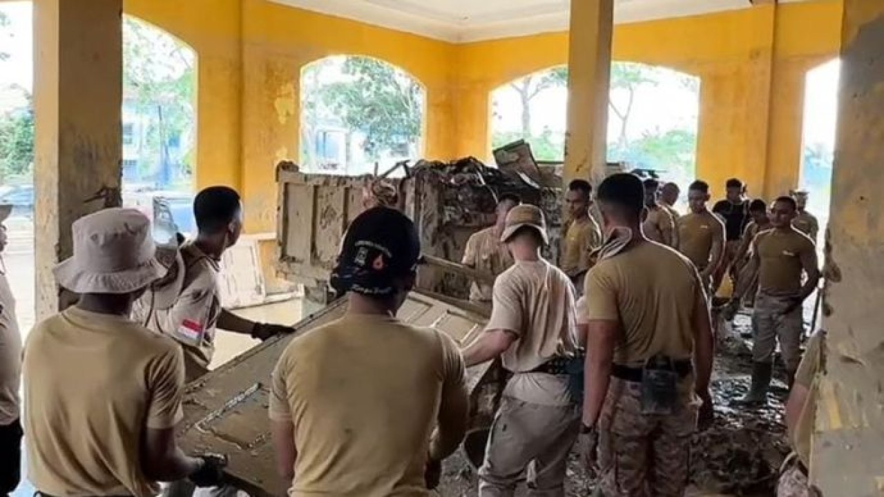 Praja IPDN gencarkan bersih-bersih Kantor Pemerintah Aceh agar pelayanan publik segera berjalan/ist