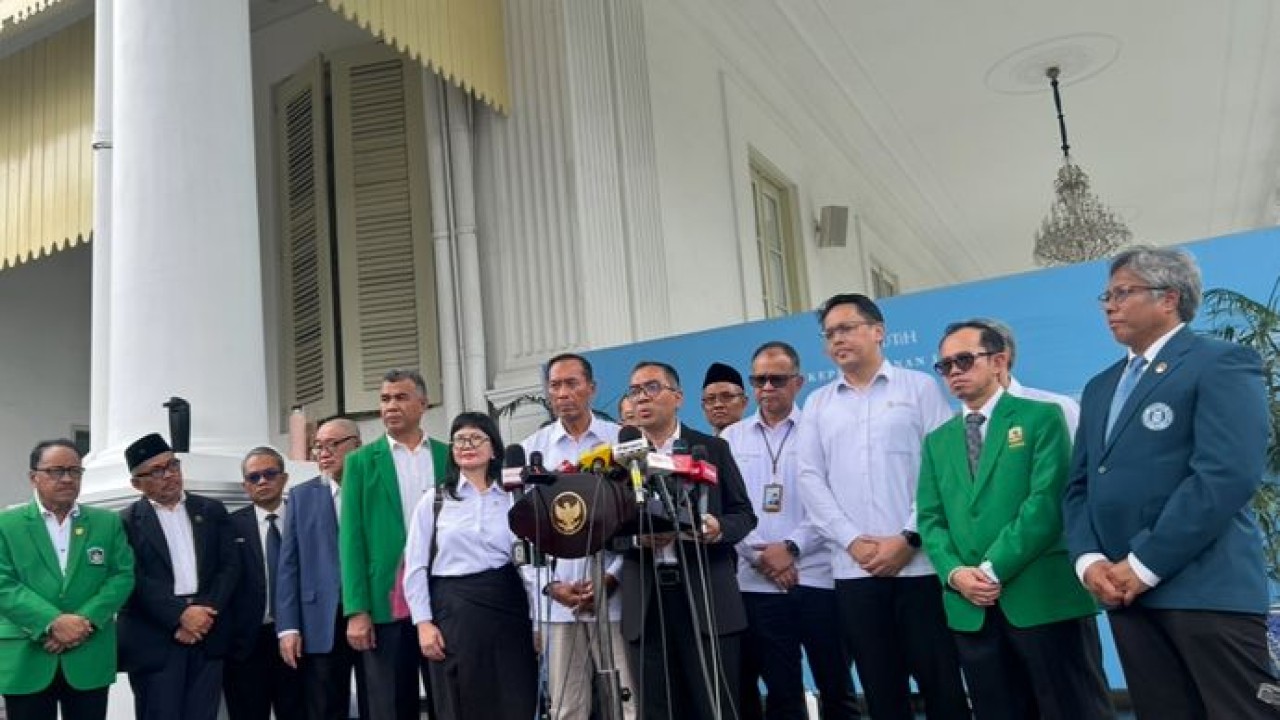 Menteri Pendidikan Tinggi, Sains, dan Teknologi (Mendiktisaintek) Brian Yuliarto (NTVnews)