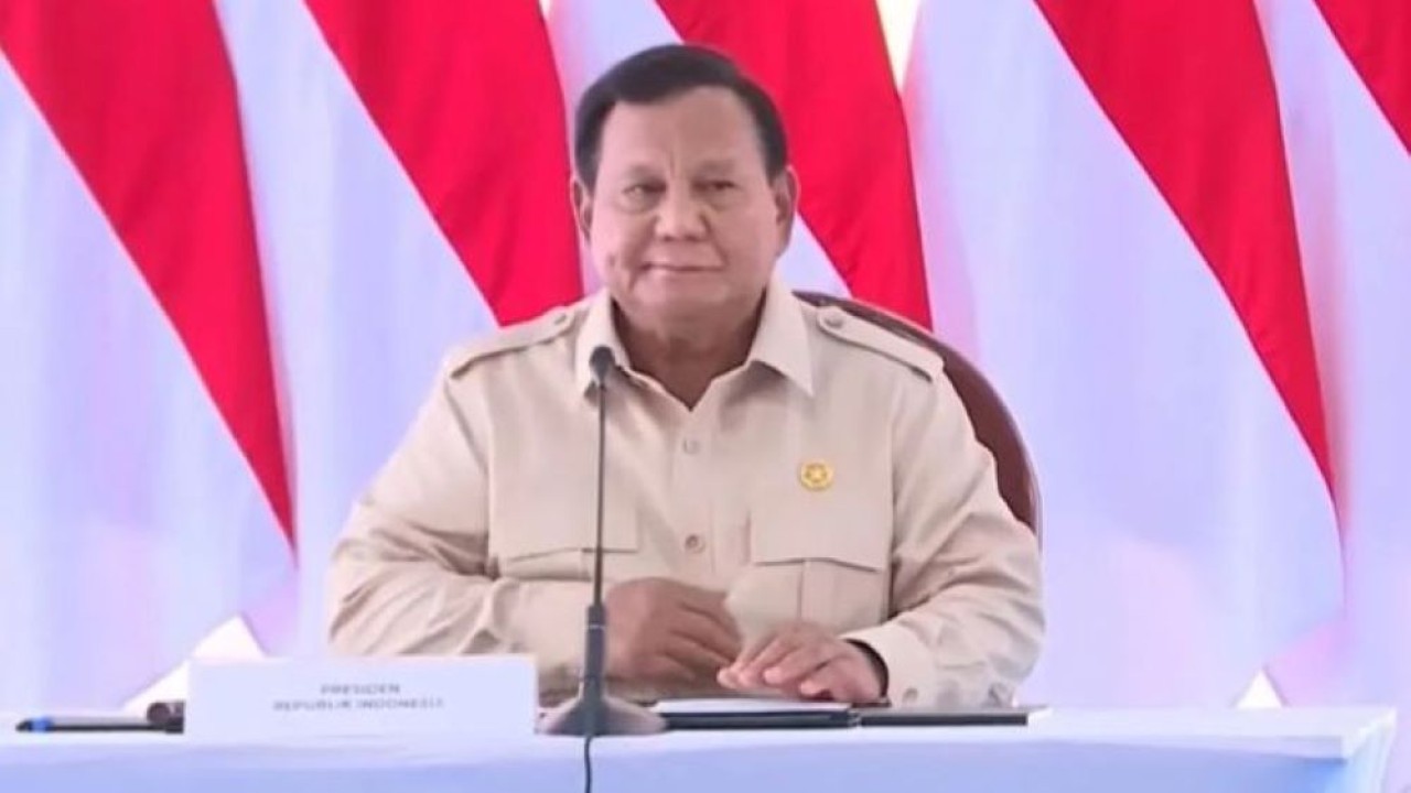 Tangkapan layar - Presiden Prabowo Subianto dalam rapat terbatas terkait progres pembangunan 600 hunian di Kabupaten Aceh Tamiang, Aceh, Kamis, 1 Desember 2026. (ANTARA/Youtube Sekretariat Presiden) (Antara)