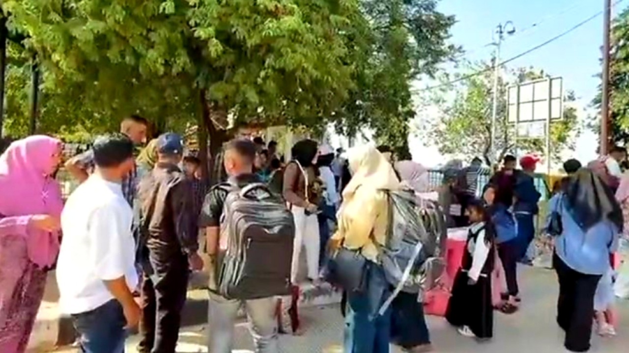 Aceh mulai bangkit pascabencana, Pelabuhan Ulee Lheue Banda Aceh dipadati wisatawan yang hendak menyeberang ke Sabang untuk merayakan Idulfitri. (Istimewa)