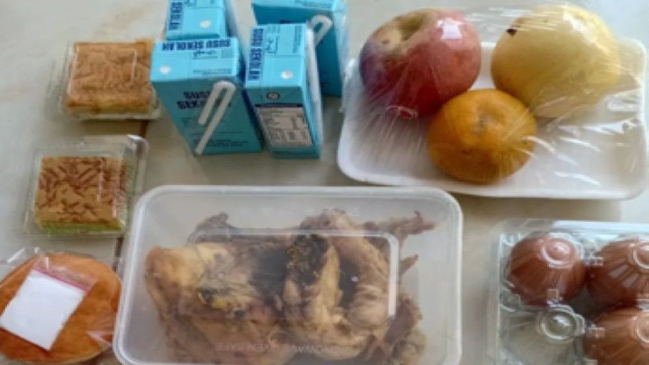 Salah seorang warga asal Cianjur memberikan ulasan menu MBG. (Foto: Dok/Istimewa/Bakom RI)