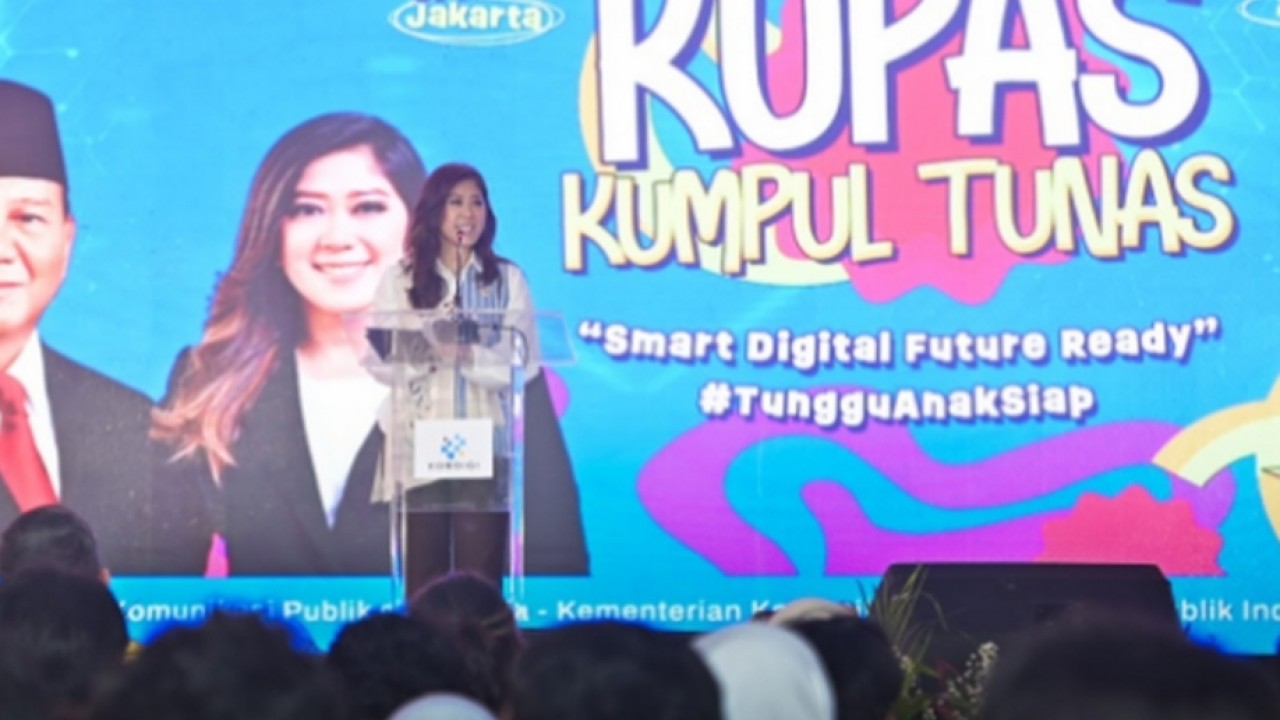 Menkomdigi Meutya Hafid memberikan arahan kepada siswa/siswi SMPN 1 Jakarta dalam acara KUPAS (Kumpul TUNAS) di Cikini, Jakarta Pusat, Kamis (30/04/2026). Foto: Ardi Widiyansah/Komdigi (Komdigi)