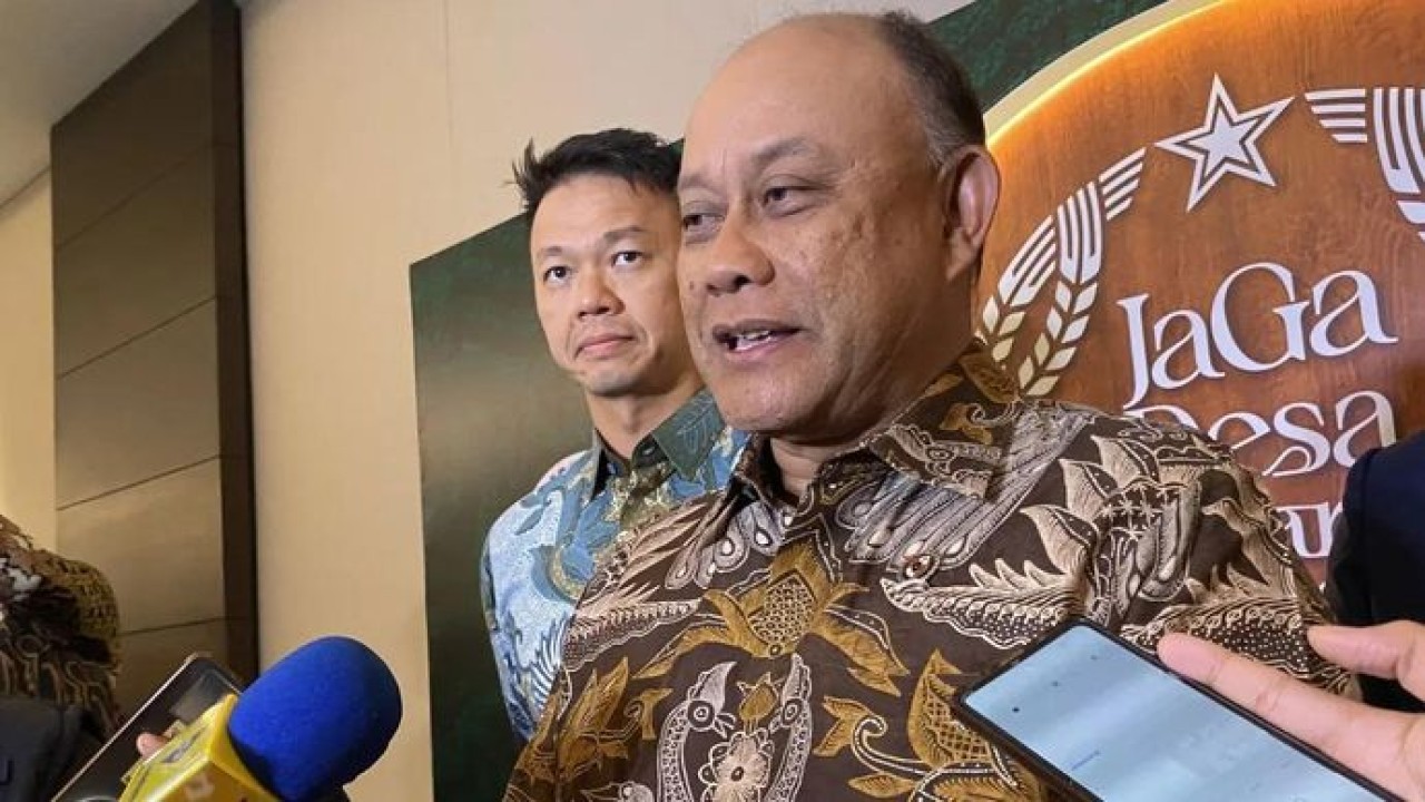 Kepala Badan Gizi Nasional Dadan Hindayana menjawab pertanyaan pers usai acara Jaga Desa Award 2026 di Jakarta, Minggu (19/4/2026). (ANTARA/Fath Putra Mulya) (Antara)