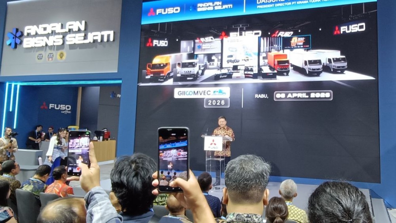 Mitsubishi Fuso menampilkan lima unit andalan di GIICOMVEC 2026. (Foto: Adiantoro/NTV)