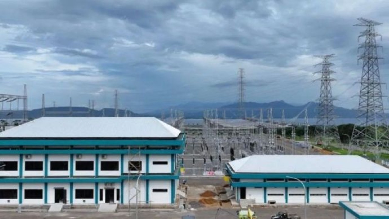 Pembangunan GITET Kalipuro di Banyuwangi, Jawa Timur. ANTARA/HO-PLN Jatim (Antara)