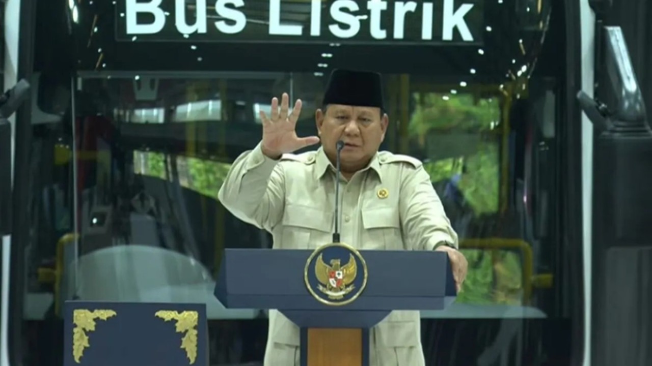 Tangkapan layar - Presiden Prabowo Subianto memberikan pidato pada peresmian pabrik perakitan kendaraan komersial berbasis listrik milik PT VKTR Teknologi Mobilitas di Magelang, Jawa Tengah, Kamis (9/4/2026). ANTARA/Youtube Sekretariat Presiden. (Antara)