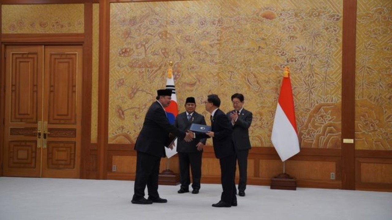 Pemerintah Indonesia dan Republik Korea memperkuat hubungan bilateral melalui penandatanganan Memorandum of Understanding (MoU) on the Cooperation in the Field of Offshore Plant Service Industry atau Memorandum Saling Pengertian (MSP) tentang Kerja Sama di Bidang Industri Jasa Instalasi di Perairan.