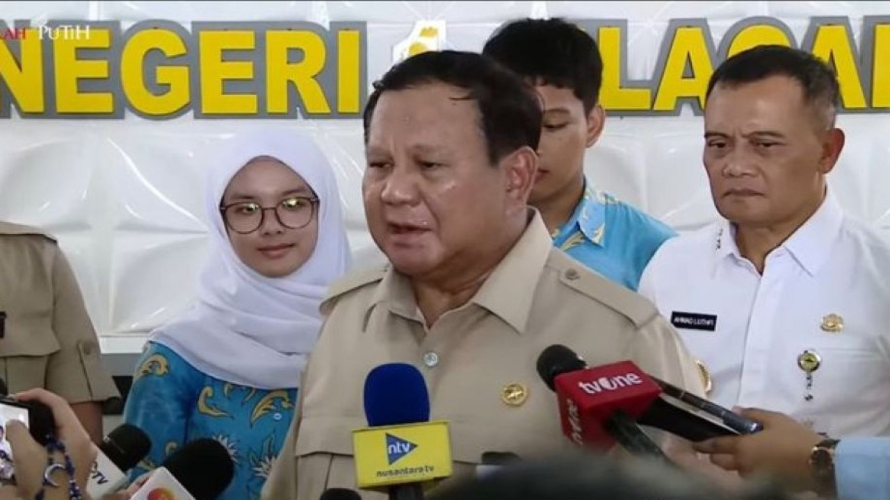 Presiden Prabowo Subianto meninjau langsung fasilitas pendidikan di SMAN 1 Cilacap, Jawa Tengah, Rabu (29/4/2026). (Foto: Dok/Istimewa)