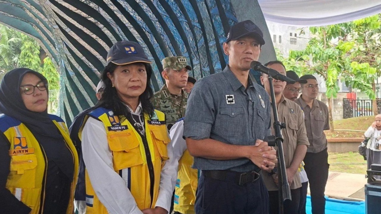 Menteri Koordinator Bidang Infrastruktur dan Pembangunan Kewilayahan (Menko IPK) Agus Harimurti Yudhoyono (AHY) dan Wakil Menteri Pekerjaan Umum (Wamen PU) Diana Kusumastuti menyampaikan keterangan kepada awak media di Jakarta, Kamis 7 Mei 2026. AHY (Antara)