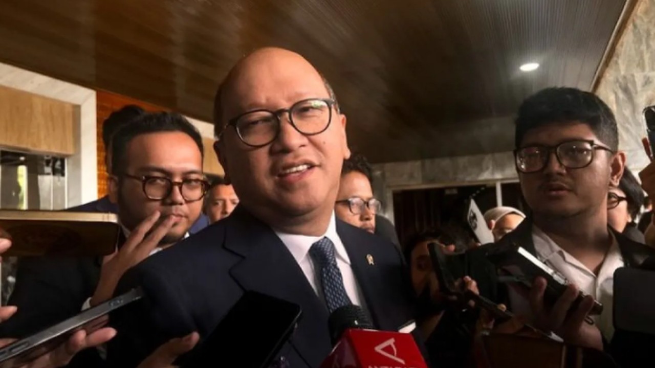 Chief Executive Officer (CEO) Danantara Indonesia Rosan Roeslani menjawab pertanyaan awak media usai Konferensi Pers Pemerintah Penyampaian Kerangka Ekonomi Makro (KEM) dan Pokok-Pokok Kebijakan Fiskal (PPKF) Tahun Anggaran 2027 di Jakarta, Rabu (20/5/2026). ANTARA/Harianto (Antara)
