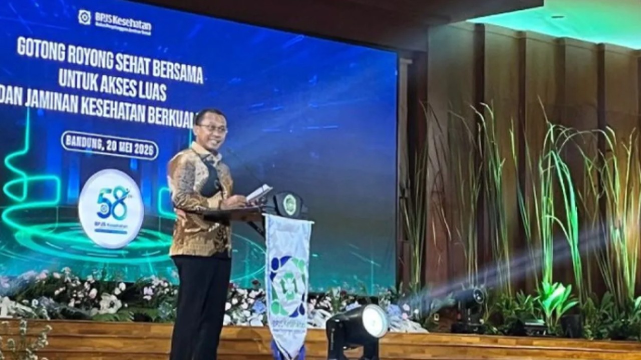 Direktur Utama BPJS Kesehatan Prihati Pujowaskito saat penandatanganan perluasan akses jaminan kesehatan di Universitas Padjadjaran, Kota Bandung, Rabu (20/5/2026). ANTARA/Asep Firmansyah (Antara)
