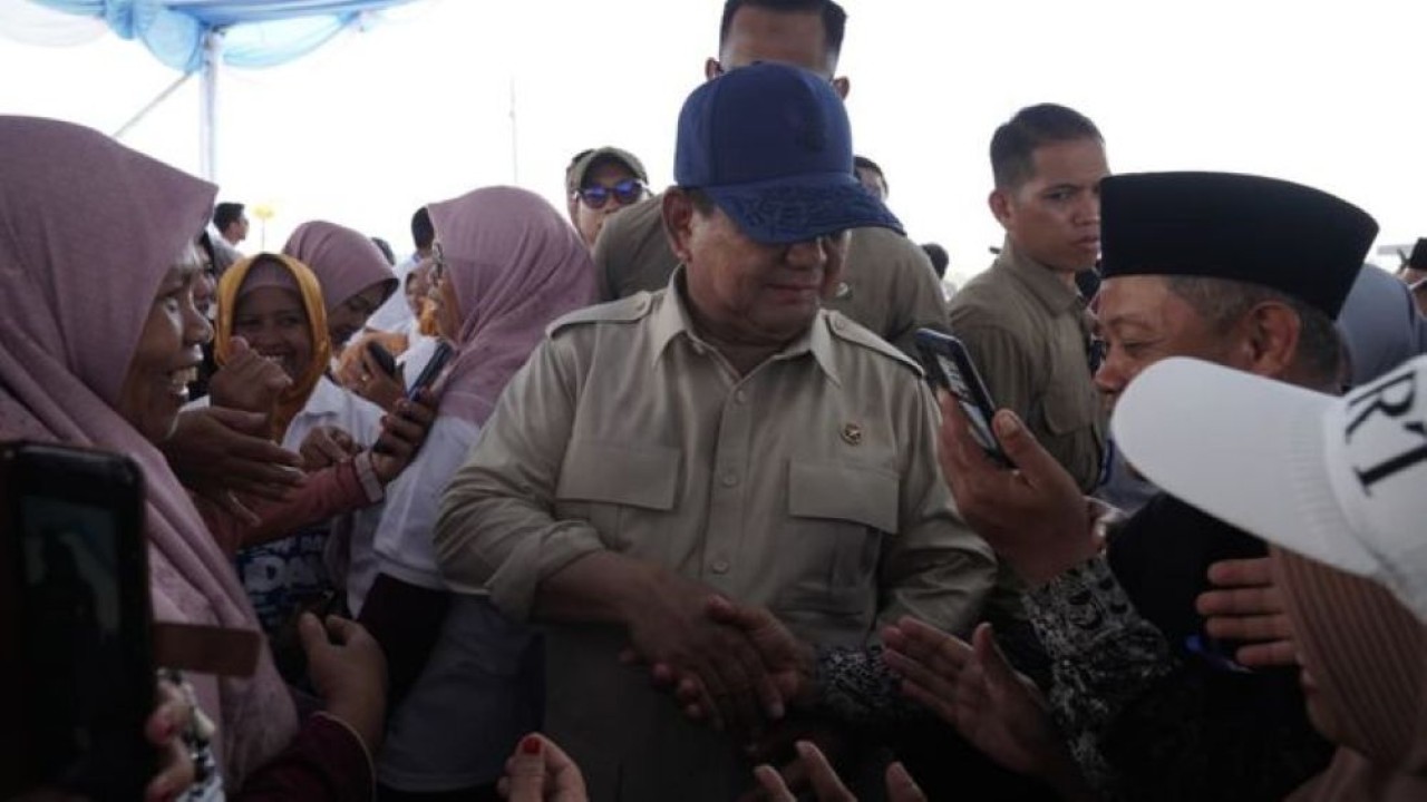 Presiden Prabowo Subianto saat menghadiri panen raya udang di tambak Budidaya Udang Berbasis Kawasan (BUBK) di Desa Tegalretno, Kecamatan Petanahan, Kebumen, Jawa Tengah, Sabtu, 23 Mei 2026. (Foto: Istimewa)