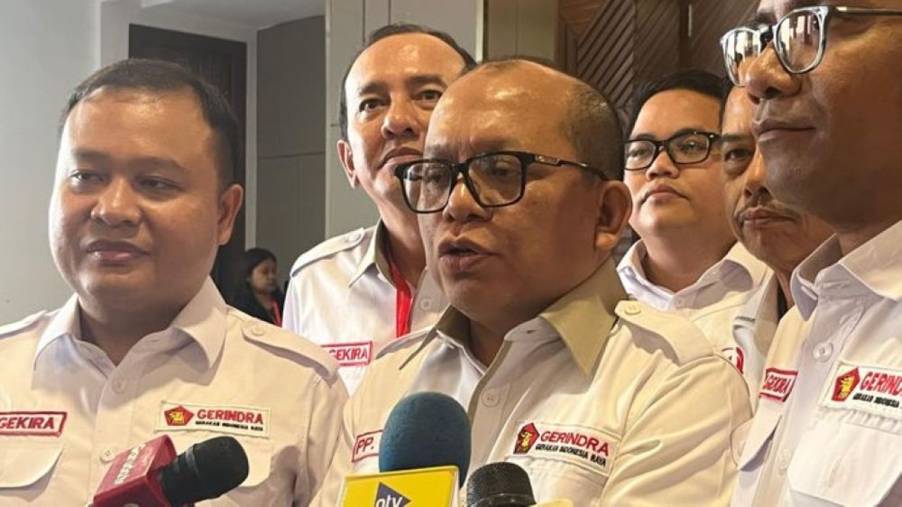 Ketua Umum Gekira, Nikson Silalahi (tengah) dan Bendahara Umum Gekira, Dimpos Valentino Tampubolon (kri). (Foto: Ntvnews.id/Adiansyah)