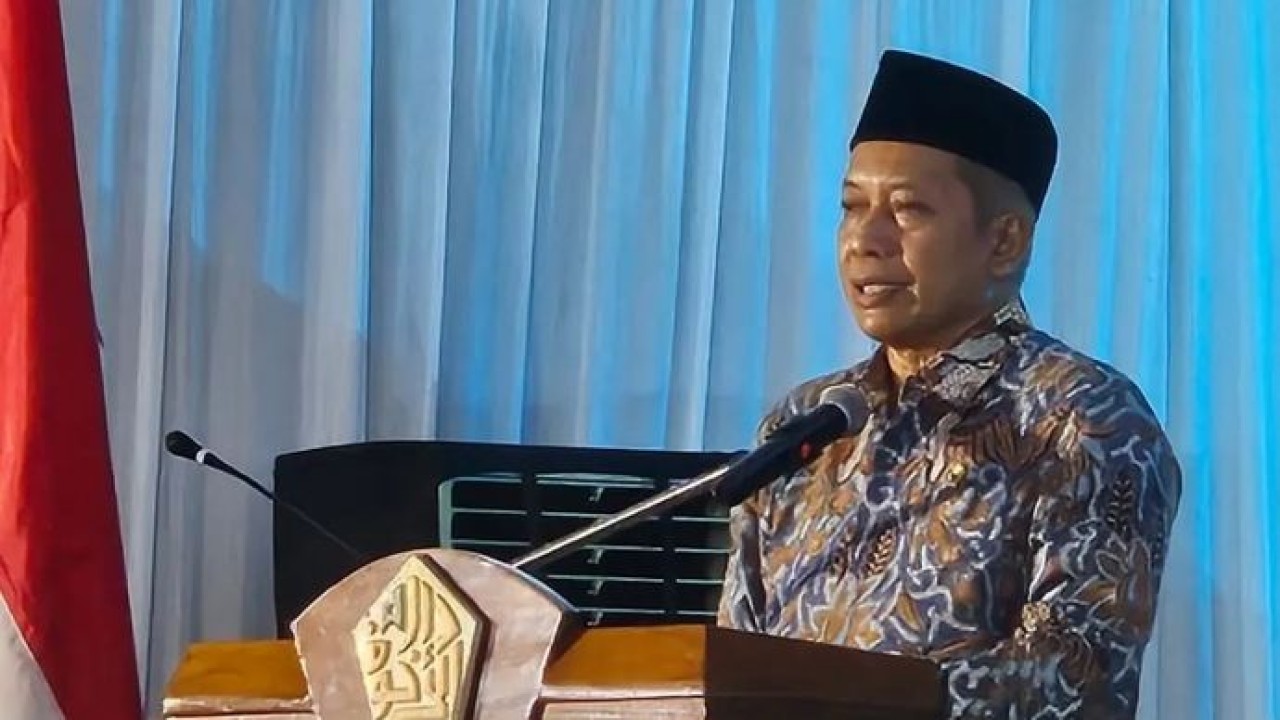 Menteri Koperasi (Menkop) Ferry Juliantono memberikan pidato dalam pembukaan agenda Sarasehan Nasional MPDI, di Pondok Pesantren Daarul Ukhuwwah, Kabupaten Malang, Jawa Timur, Sabtu, 27 Juni 2026 (Antara)