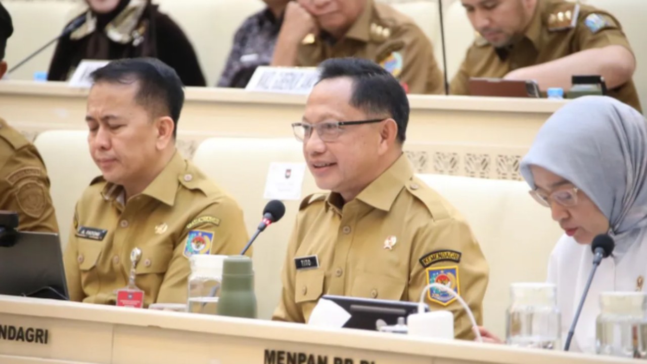 Menteri Dalam Negeri (Mendagri) Muhammad Tito Karnavian dalam Rapat Dengar Pendapat (RDP) dengan Komisi II DPR RI terkait permasalahan Pegawai Pemerintah dengan Perjanjian Kerja (PPPK) dan honorer di Ruang Rapat Komisi II DPR RI, Jakarta, Senin (8/6/2026). ANTARA/HO-Kemendagri (Antara)