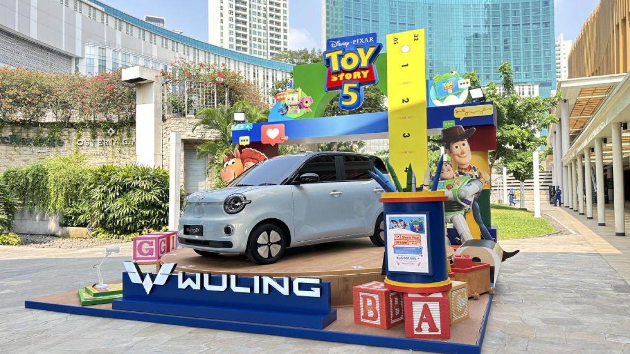 Wuling turut memeriahkan rangkaian promosi film animasi terbaru Toy Story 5 melalui kehadiran booth tematik bertajuk "Toy Meets Tech" dalam acara Toy Story 5: Ready, Set, Play! @ Central Park. (Foto: Dok/Istimewa)