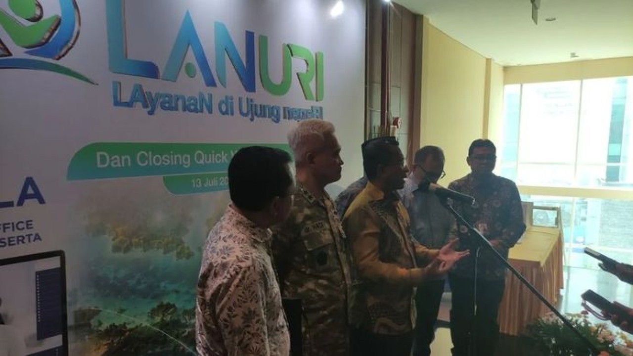Direktur Utama BPJS Kesehatan Prihati Pujowaskito memberikan keterangan pers terkait peluncuran program Layanan Ujung Negeri (LANURI) dan Layanan Informasi dan Administrasi (VIOLA) BPJS Kesehatan di Jakarta, Senin, 13 Juli 2026. (Antara)