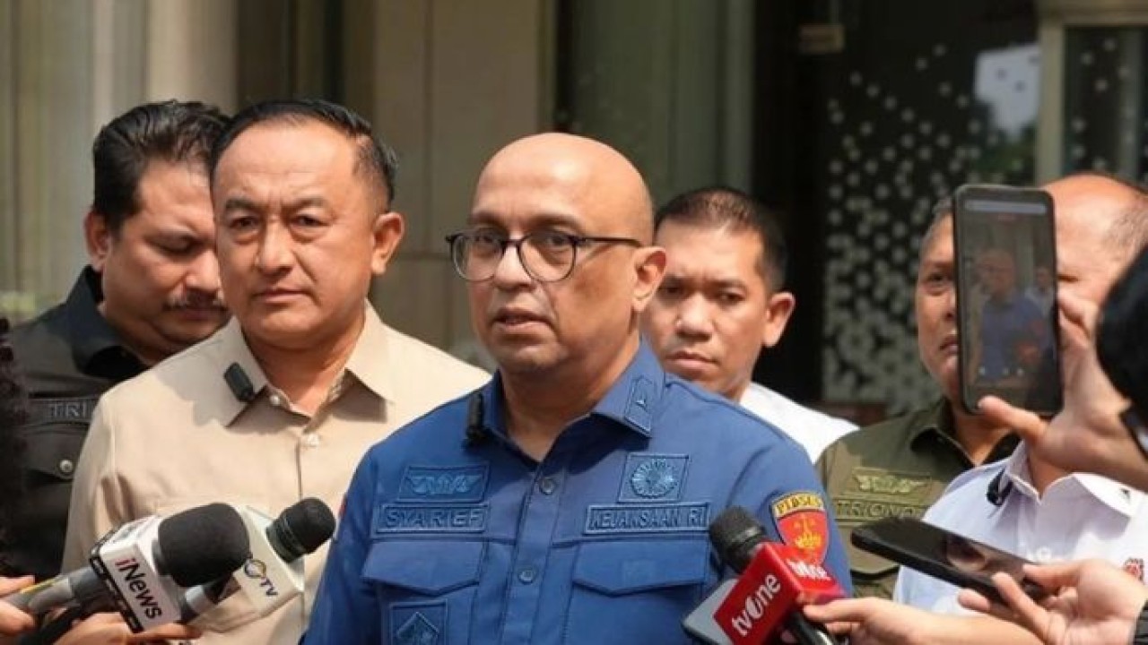 Direktur Penyidikan Jaksa Agung Muda Bidang Tindak Pidana Khusus (Dirdik Jampidsus) Kejagung Syarief Sulaeman Nahdi (tengah). (Antara)