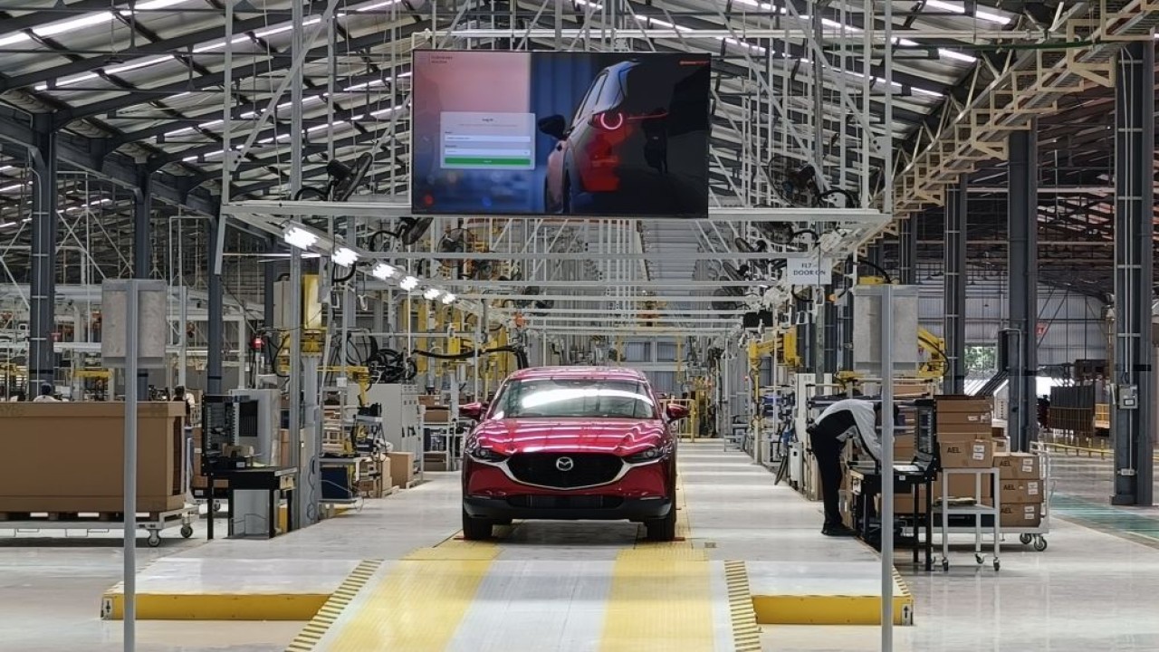 Mazda CX-30 menjadi model pertama yang diproduksi lokal di Mazda Plan Indonesia, Citeureup, Bogor, Jawa Barat. (Foto: Adiantoro/NTV)