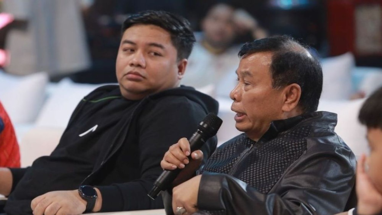 Presiden Komisaris NT Corp Nurdin Tampubolon bersama Ketua Umum GEKRAFS Kawendra Lukistian saat menghadiri acara Nobar Final Piala Dunia 2026 di Nusantara Hall, NT Tower Lantai 9, Pulomas Jakarta.