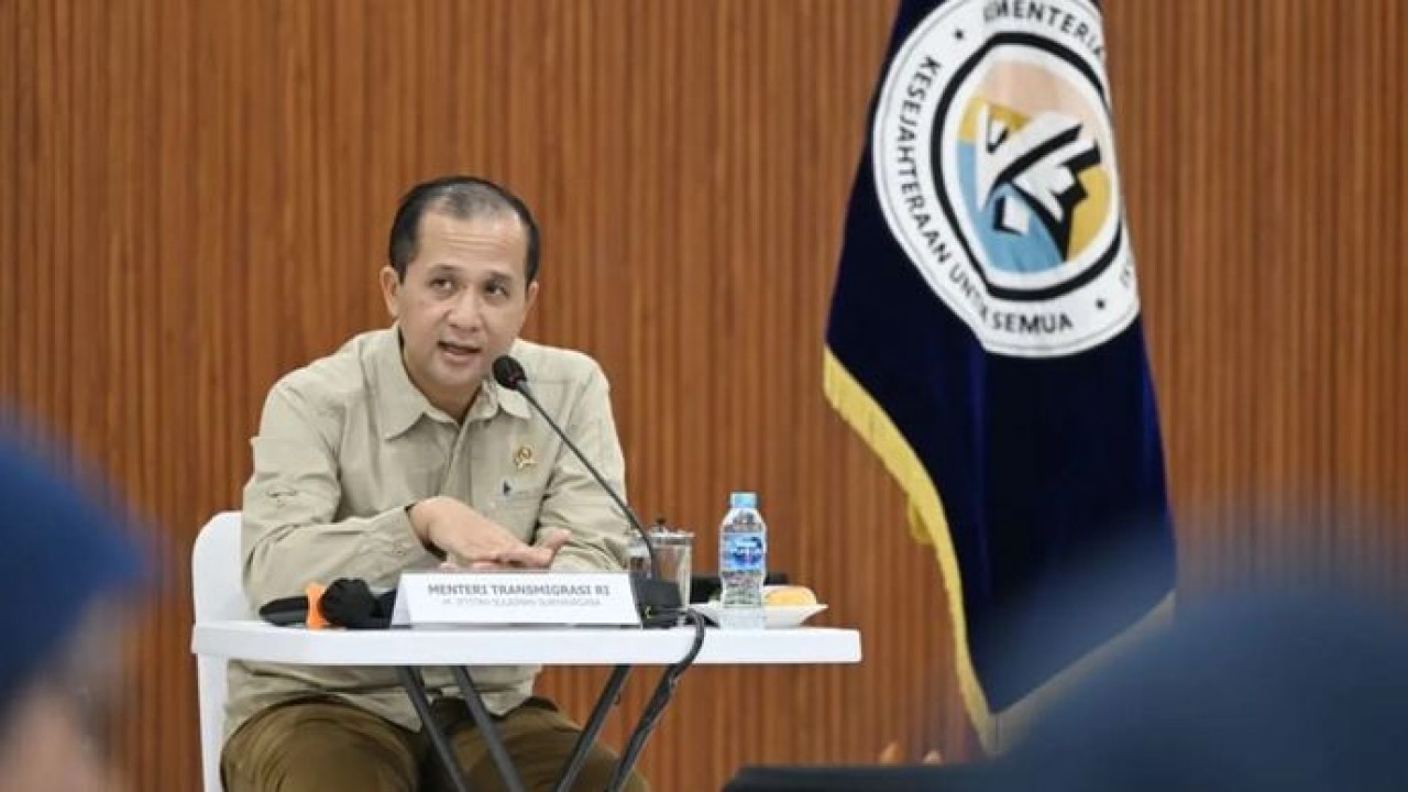Menteri Transmigrasi Muhammad Iftitah Sulaiman Suryanagara memimpin diskusi bersama para guru besar dari 10 perguruan tinggi mitra Program Tim Ekspedisi Patriot di Jakarta, Selasa, 30 Juni 2026 (Antara)