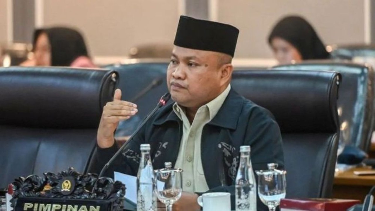 Wakil Ketua Komisi XIII DPR Sugiat Santoso memimpin rapat kerja dengan Kepala Staf Kepresidenan di Kompleks Parlemen, Senayan, Jakarta, Rabu, 3 Juni 2026. (Foto: Antara)
