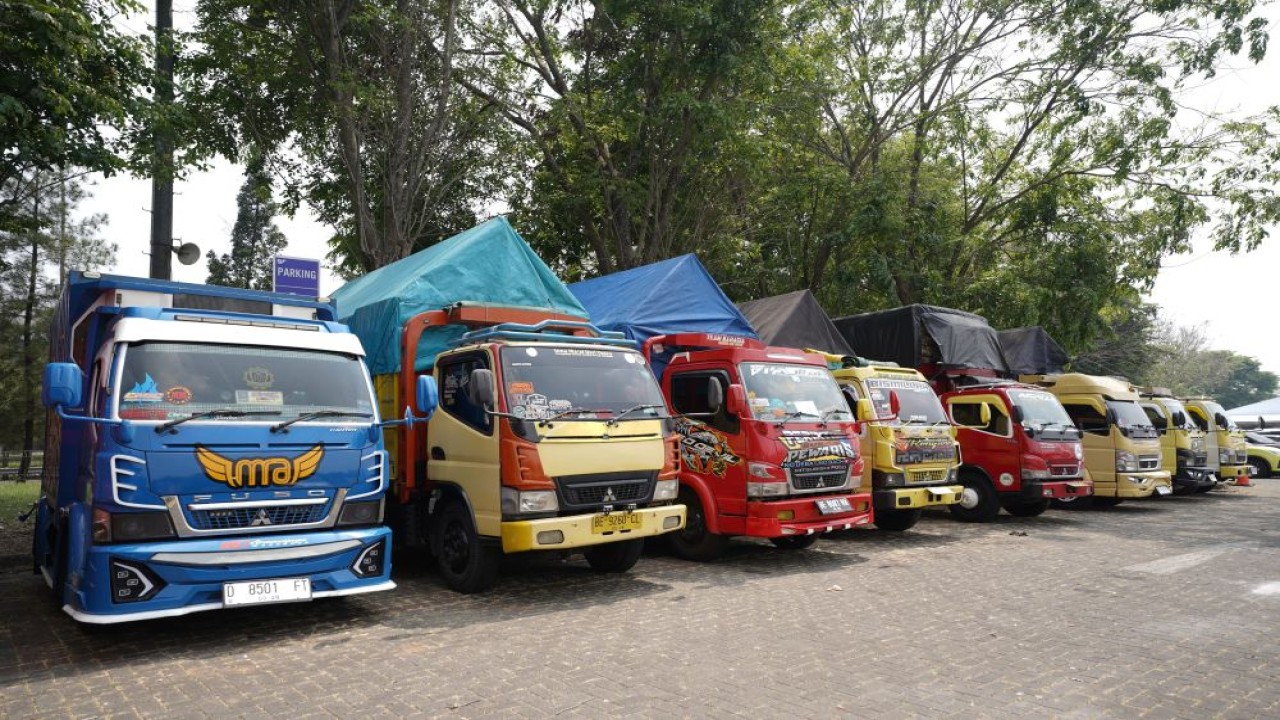 PT Krama Yudha Tiga Berlian Motors (KTB) berkesempatan langsung mengundang Komunitas Canter Mania ke booth Mitsubishi Fuso di ajang GIIAS 2026. (Foto: Dok/Istimewa/KTB)