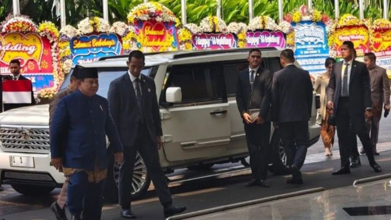 Presiden Prabowo Subianto tiba dalam acara akad nikah Kepala Sekretariat Pribadinya (Kasespri), Rizky Irmansyah dengan Chika Yenalovi di JCC, Senayan, Jakarta, Minggu, 23 Agustus 2026. (Foto: Antara)