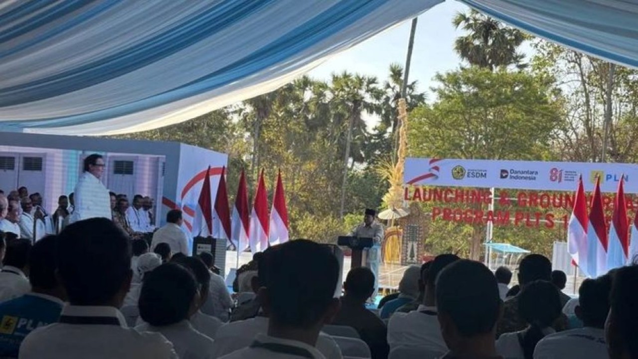 Presiden Prabowo Subianto bahas jajaran Kabinet Merah Putih yang bekerja tanpa kenal hari libur, Jembrana, Bali, Selasa, 25 Agustus 2026. (Foto: Antara)