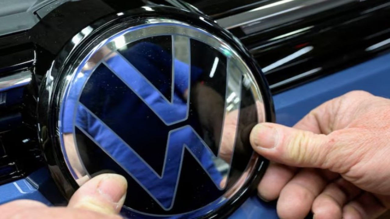 Ilustrasi. Logo Volkswagen. (Foto: Dok/Fabian Bimmer/Reuters)