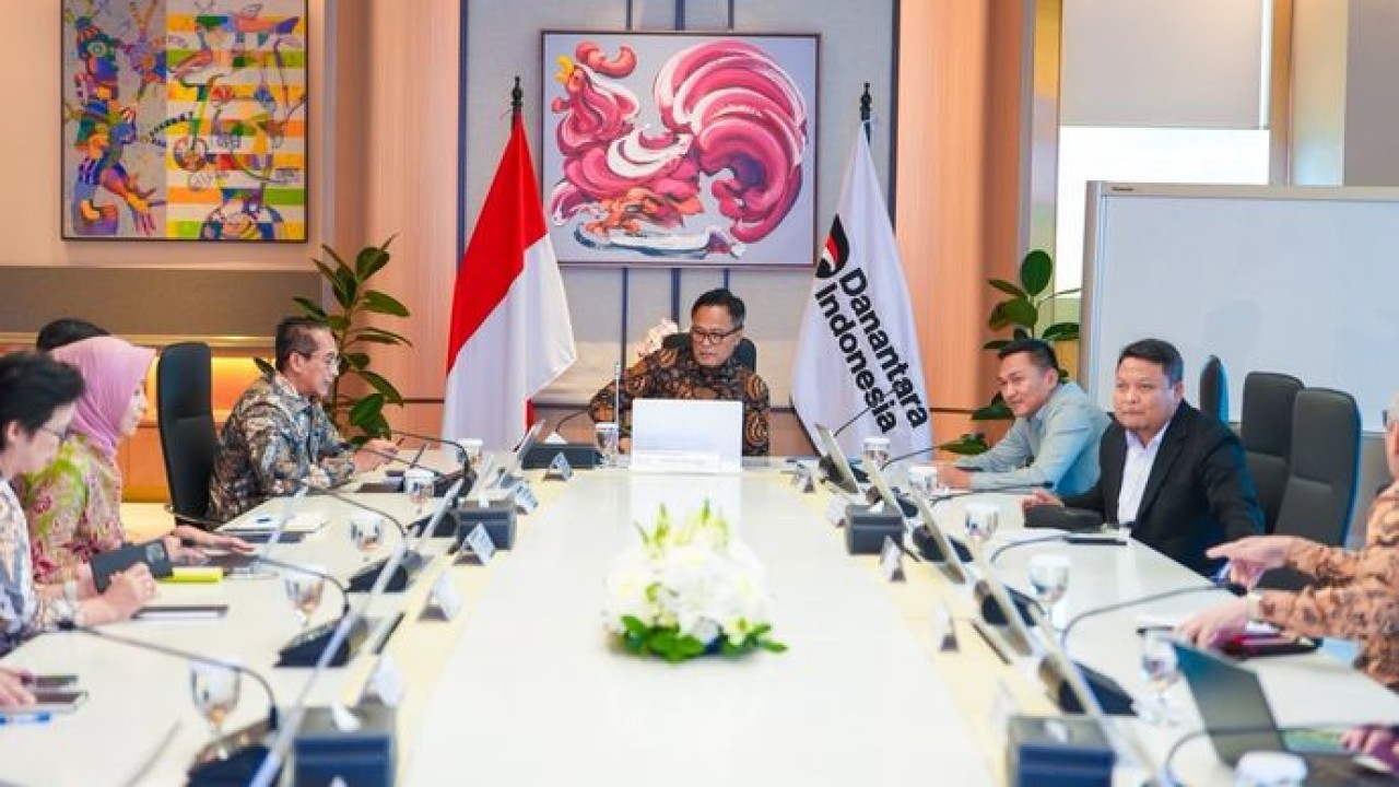 BP BUMN dan Danantara mendorong PT Bio Farma (Persero) untuk kembali memperkuat mandat utamanya di bidang riset dan pengembangan vaksin sekaligus memperluas pasar produk kesehatan Indonesia ke tingkat global.