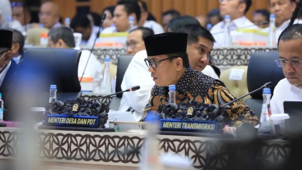 Menteri Desa dan Pembangunan Daerah Tertinggal Yandri Susanto dalam rapat bersama DPR di Jakarta, Kamis, 24 September 2026 (Antara)