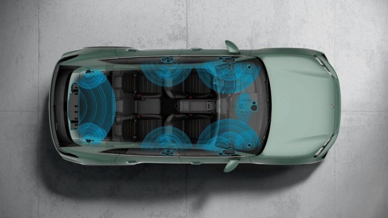 Porsche menyulap teknologi chip charger ponsel menjadi sistem audio mobil semakin ringkas dan efisien. (Foto: Istimewa via Carscoops)