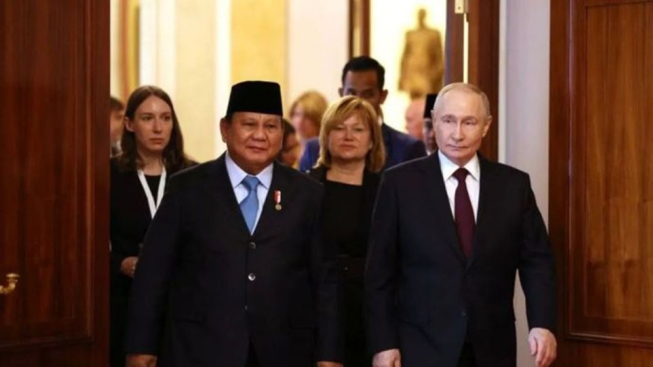 Presiden Prabowo Subianto (kiri) dan Presiden Rusia Vladimir Putin ketika berada Istana Kremlin, Moskow, Rusia, Senin (13/4/2026) (Foto: ANTARA/HO-Bakom RI)