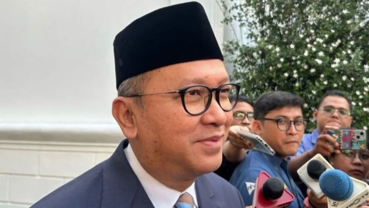 CEO Danantara Indonesia sekaligus Menteri Investasi dan Hilirisasi Rosan Roeslani memberikan keterangan media di Kompleks Istana Kepresidenan, Jakarta, Senin, 14 September 2026. (Antara)