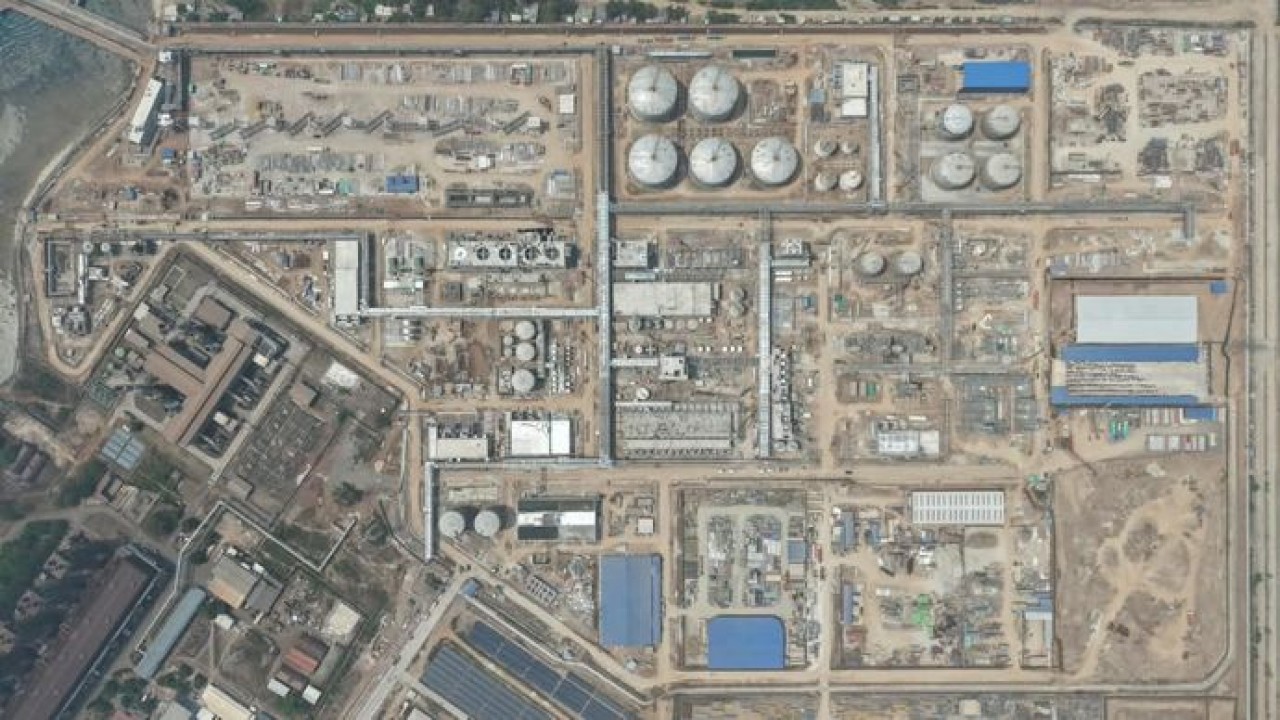 Danantara Investment Management (DIM), Indonesia Investment Authority (INA), dan PT Chandra Asri Pacific Tbk (Chandra Asri Group) telah menyelesaikan transaksi investasi untuk proyek Chlor Alkali–Ethylene Dichloride (CA-EDC).